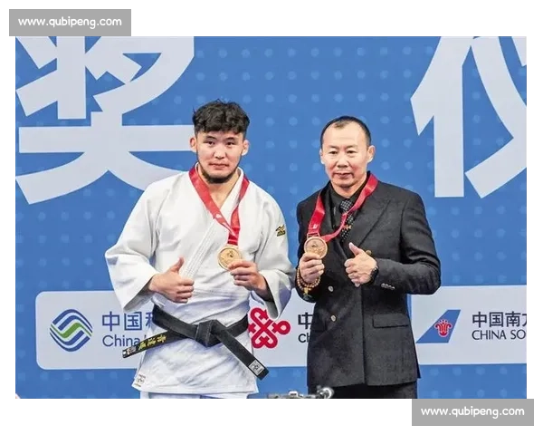 世界柔道锦标赛惊现超级爆冷无名新秀绝杀卫冕冠军全场震惊不敢相信